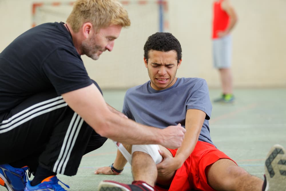 Trainer Helps an Injured Sportsman